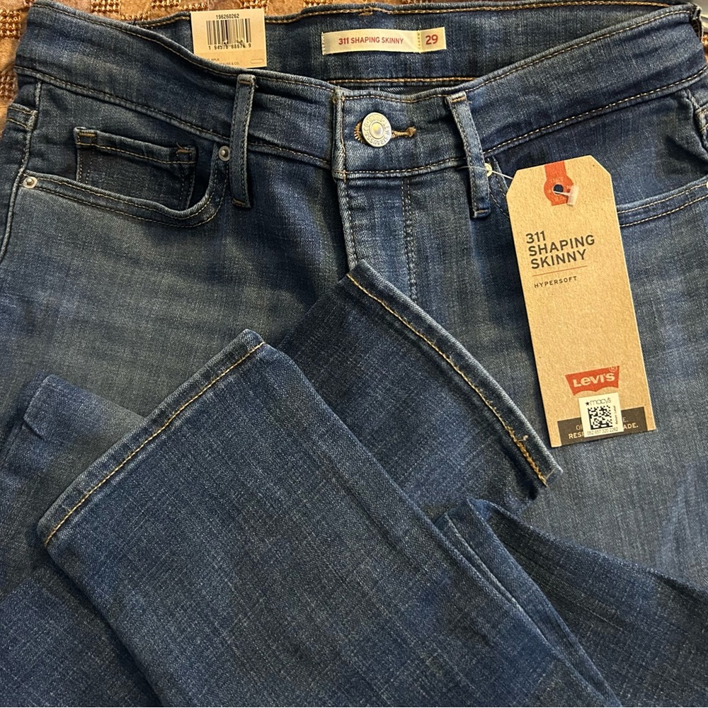 NWT Levi 311